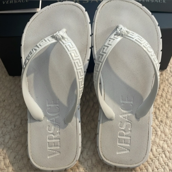 NIB Versace Medusa Head Off White Flip Flops $345 Retail - Picture 5 of 5
